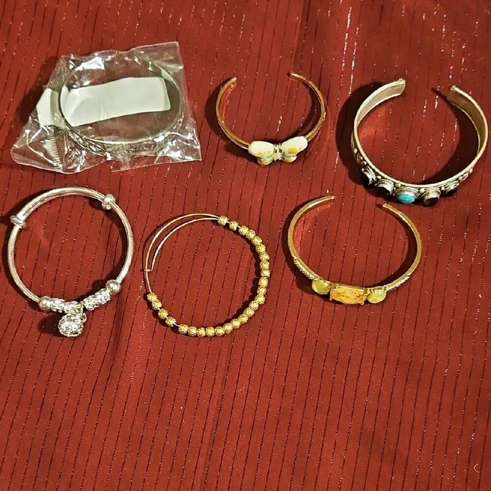 6 Assorted Gold and Silver Bracelets